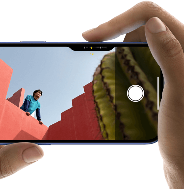 Apple iPhone 16 Kamerasteuerung Kamerasteuerung auf dem iPhone 16, der rechte Finger bewegt sich über die Seite des iPhone, um die Kameraeinstellungen anzupassen